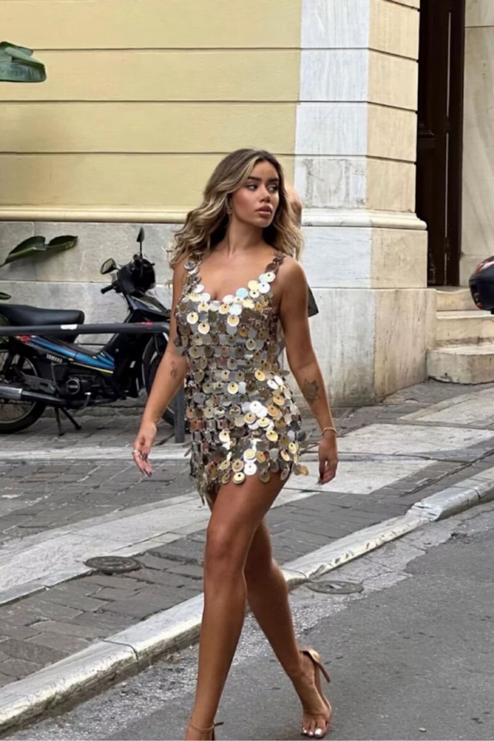 Loue Mini robe à sequins rabanne H&M | Extended