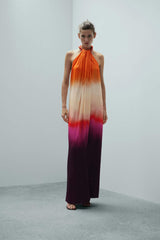 Robe satinée col rigide strass