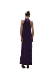 Robe satinée col rigide strass